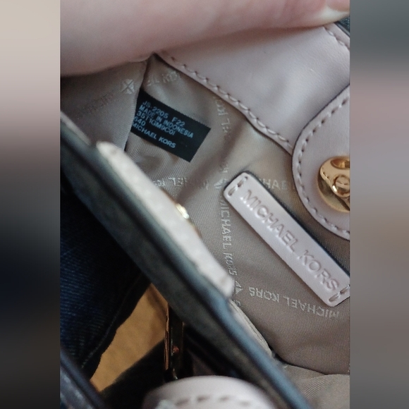 Set for Both: MK Mercer, Leather Crossbody Bag AND the Jet Set Wallet - Picture 10 of 11